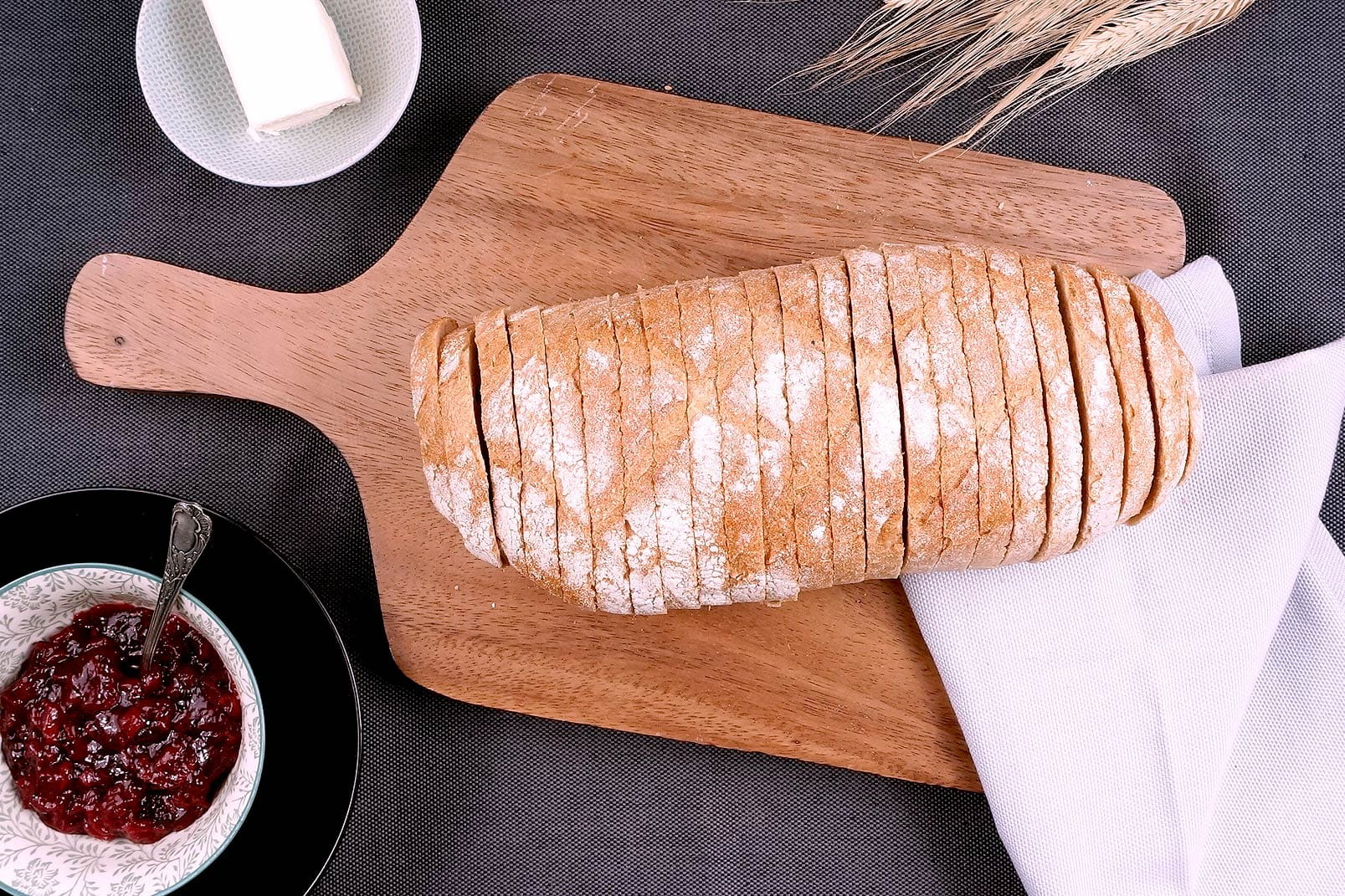 chleb żytni na zakwasie krojony — Piekarnia Ziarenko